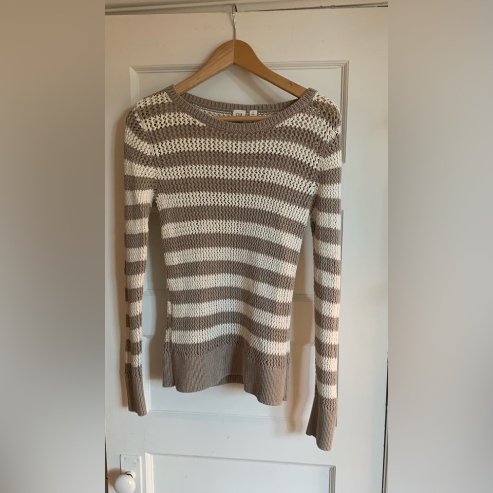 NWOT Gap 100% cotton sweater